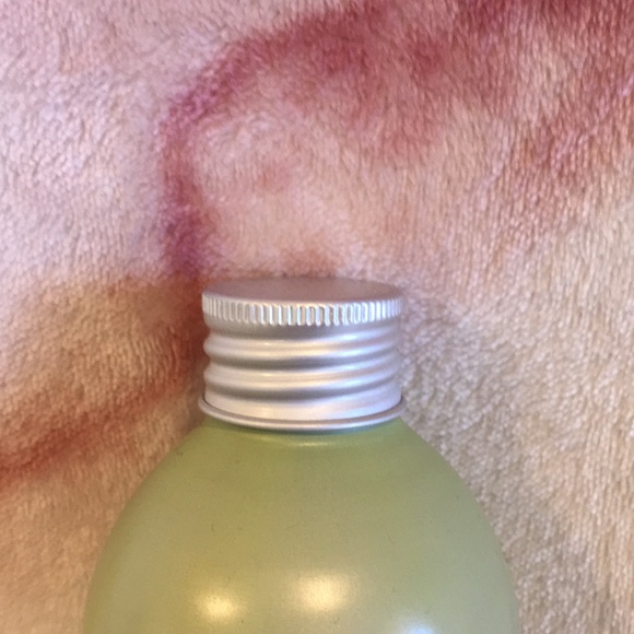 Hey Humans Scented Banana Aloe Naturally Derived Body Lotion 14oz NWT 🪴 - Picture 2 of 16